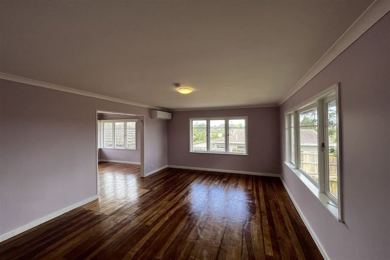 Photo of property in 2/2a Matipo Road, Te Atatu Peninsula, Auckland, 0610