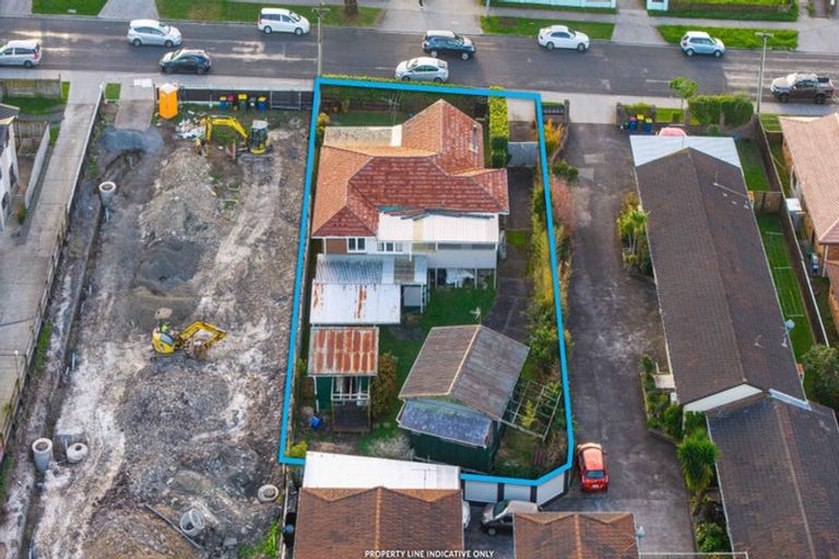 Photo of property in 11 Roberts Road, Te Atatu South, Auckland, 0610