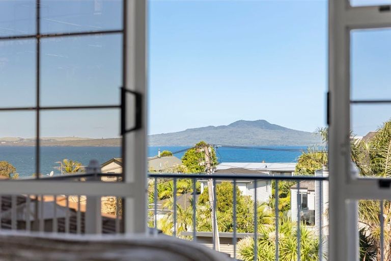 Photo of property in 16 Eastcliffe Road, Castor Bay, Auckland, 0620