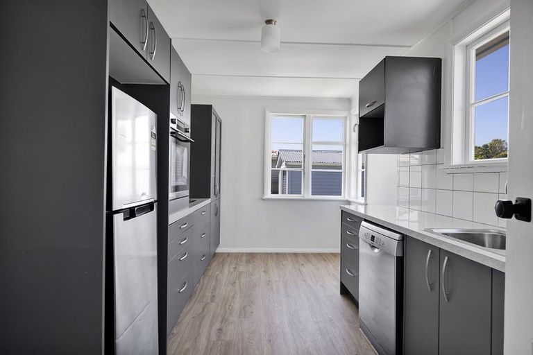 Photo of property in 2 Waihi Road, Hawera, 4610