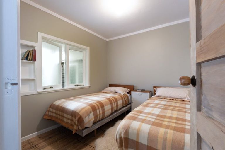 Photo of property in 49 North Piha Road, Piha, New Lynn, 0772