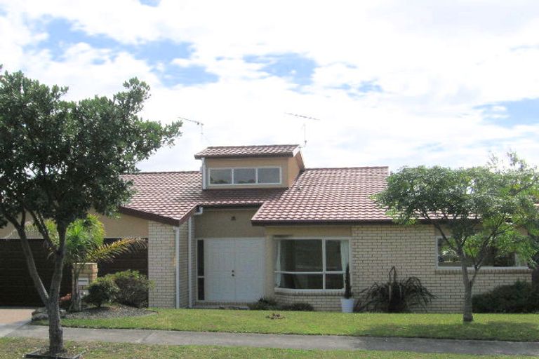 Photo of property in 30 Crimson Park, Oteha, Auckland, 0632