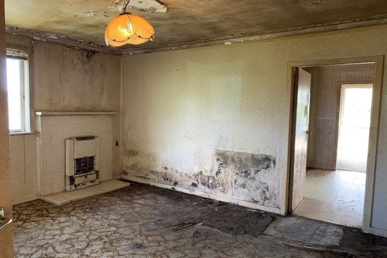 Photo of property in 16 Parrs Cross Road, Henderson, Auckland, 0612