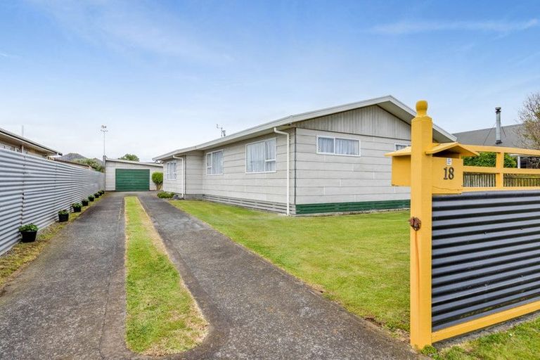 Photo of property in 18 Kamahi Avenue, Hawera, 4610