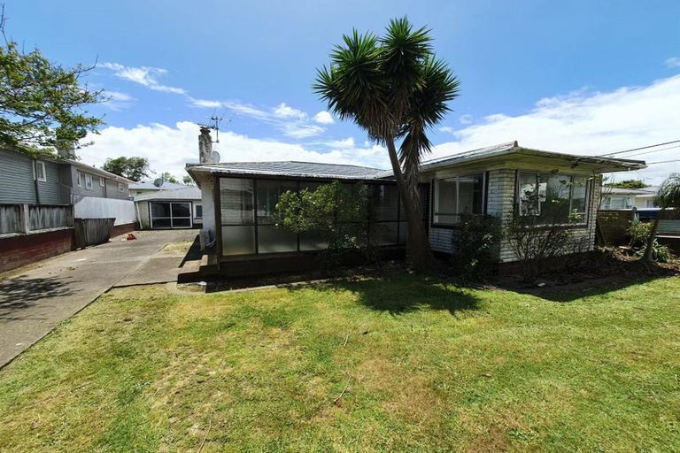Photo of property in 4 Balfour Road, Manurewa, Auckland, 2102