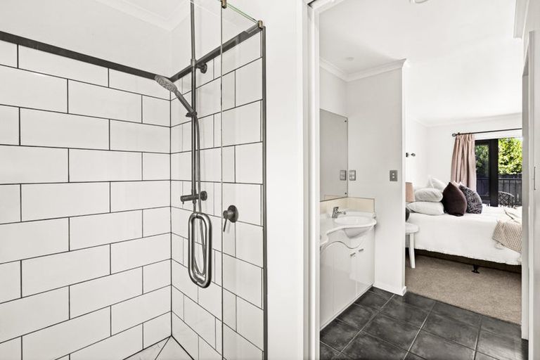 Photo of property in 17 Washington Place, Havelock North, 4130