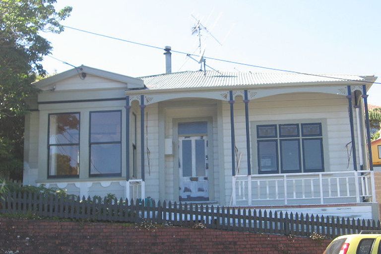 Photo of property in 100 Northland Road, Northland, Wellington, 6012