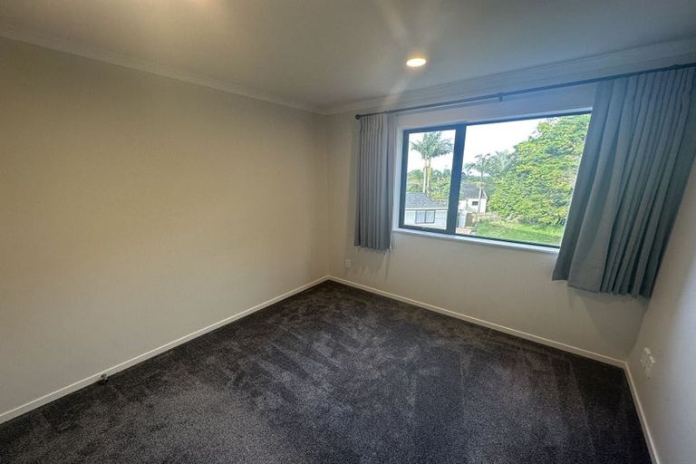 Photo of property in 10c Neilon Place, Northcross, Auckland, 0632