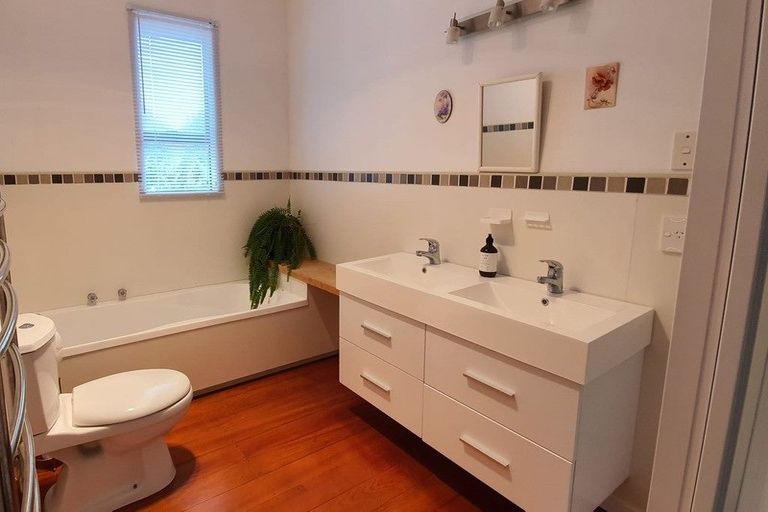 Photo of property in 5 Arthur Street, Hawera, 4674