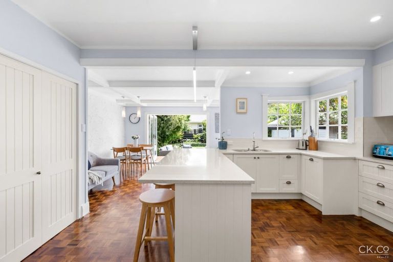 Photo of property in 17 Saint Albans Grove, Woburn, Lower Hutt, 5010