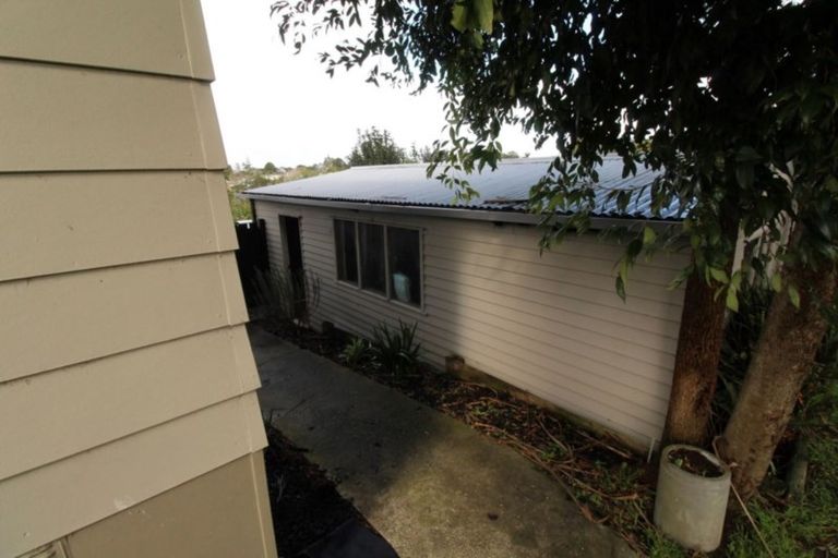 Photo of property in 12 Quincey Place, Massey, Auckland, 0614
