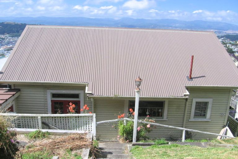 Photo of property in 35 Karepa Street, Brooklyn, Wellington, 6021