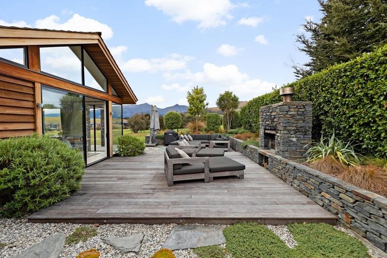 Photo of property in 8 Buckler Court, Jacks Point, Queenstown, 9371