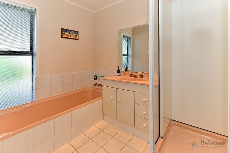 Photo of property in 2 Evanda Crescent, Conifer Grove, Takanini, 2112