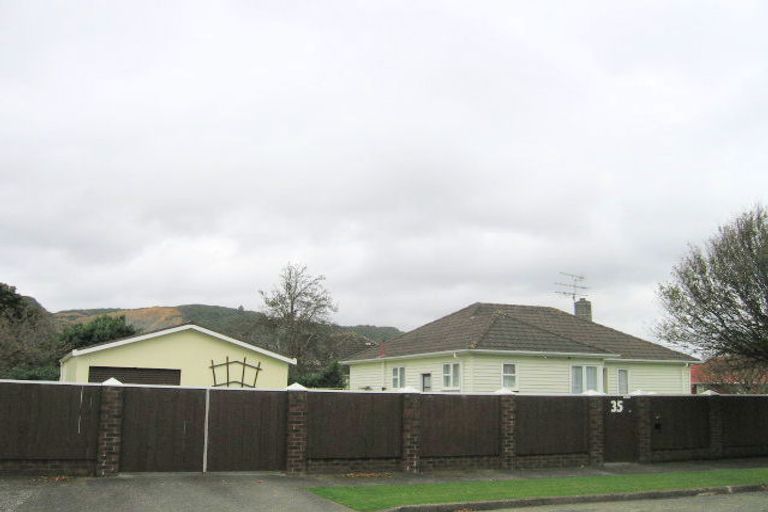 Photo of property in 35 Pearce Crescent, Taita, Lower Hutt, 5011