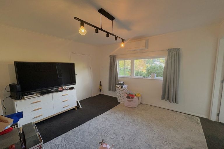 Photo of property in 26 Waitohu Road, York Bay, Lower Hutt, 5013