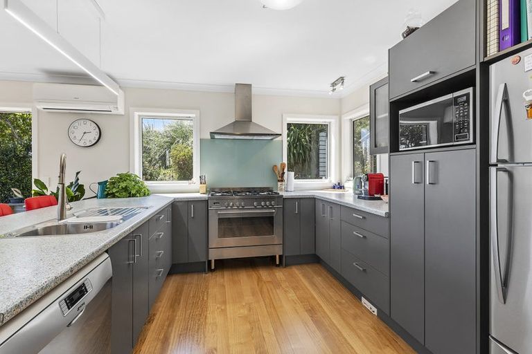 Photo of property in 7 Montserrat Place, Grenada Village, Wellington, 6037