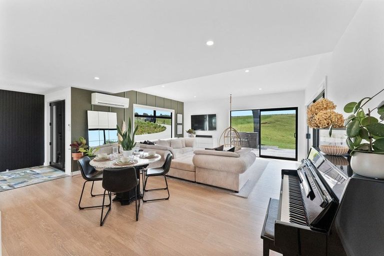 Photo of property in Tapuae, 26 Washer Road, Omata, New Plymouth, 4374