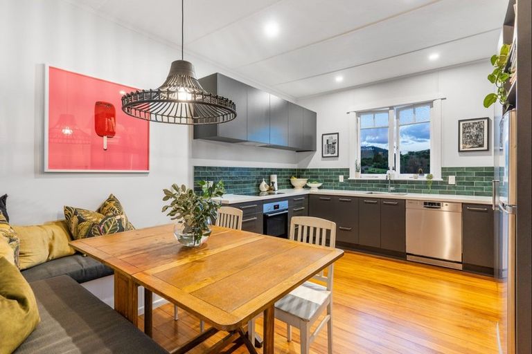 Photo of property in 220 Waitaha Road, Welcome Bay, Tauranga, 3112