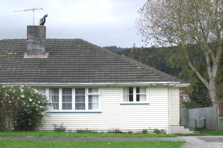 Photo of property in 28 Bird Grove, Stokes Valley, Lower Hutt, 5019