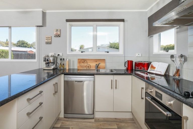 Photo of property in 11 Cypress Crescent, Pukete, Hamilton, 3200