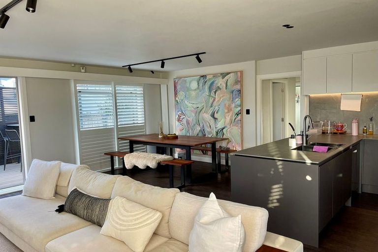 Photo of property in 12a Hinton Place, Weymouth, Auckland, 2103