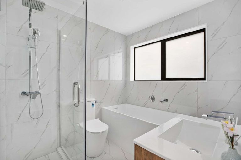 Photo of property in 2b Wyon Way, Flat Bush, Auckland, 2016