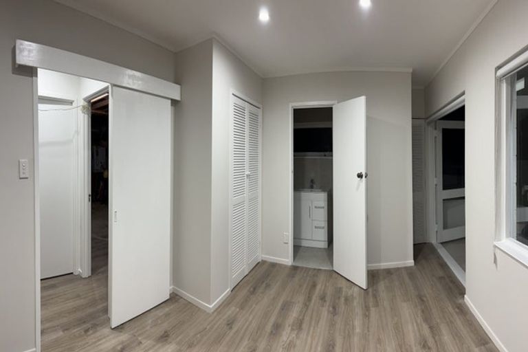 Photo of property in 4 Chatswood Grove, Chatswood, Auckland, 0626