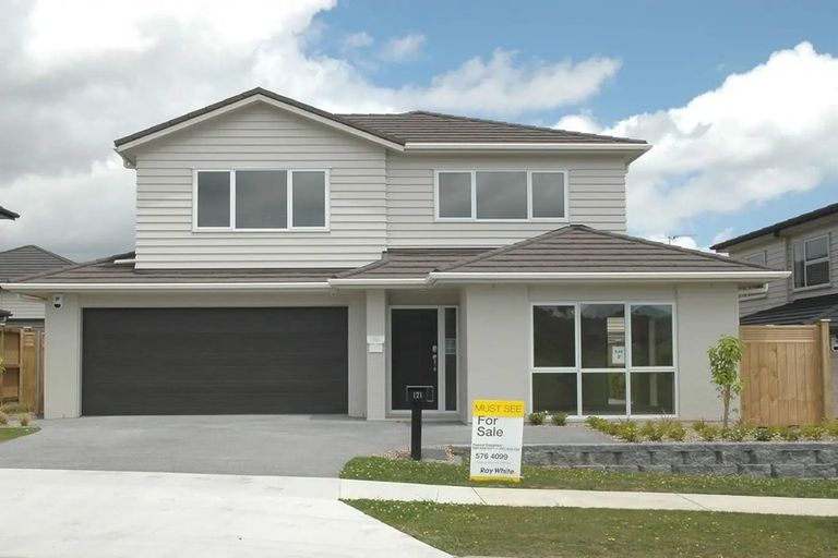 Photo of property in 121 Stancombe Road, Flat Bush, Auckland, 2016