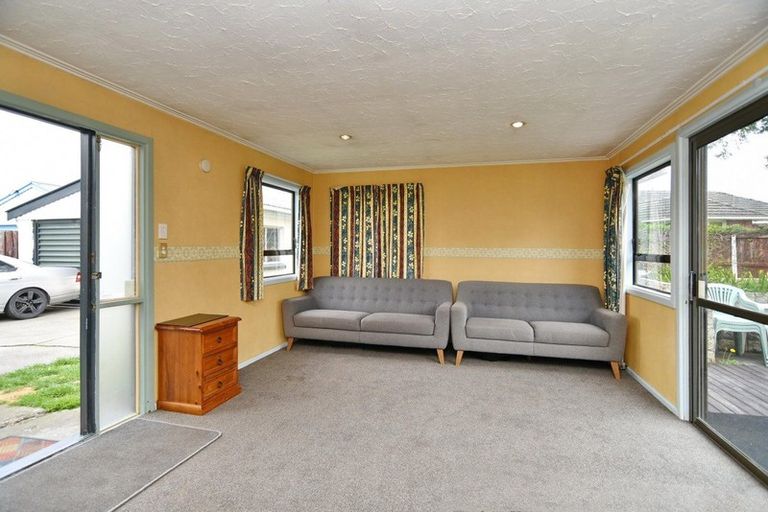 Photo of property in 22 Wingate Street, Redwood, Christchurch, 8051