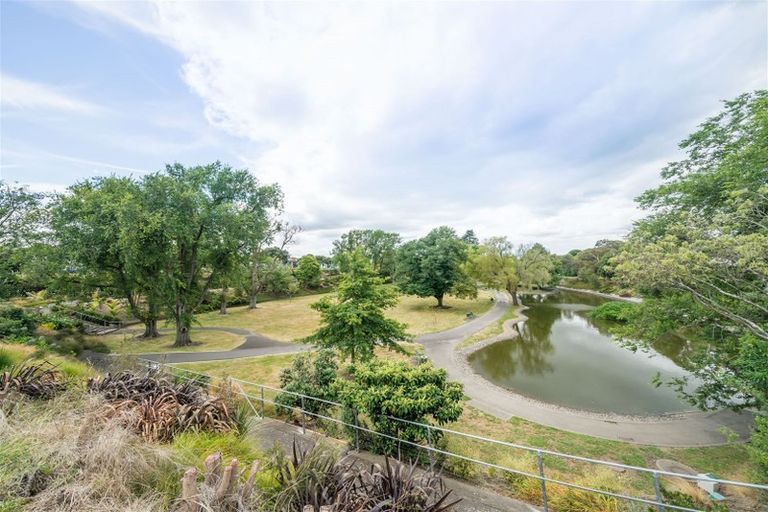 Photo of property in 5 Waimarama Court, Roslyn, Palmerston North, 4414