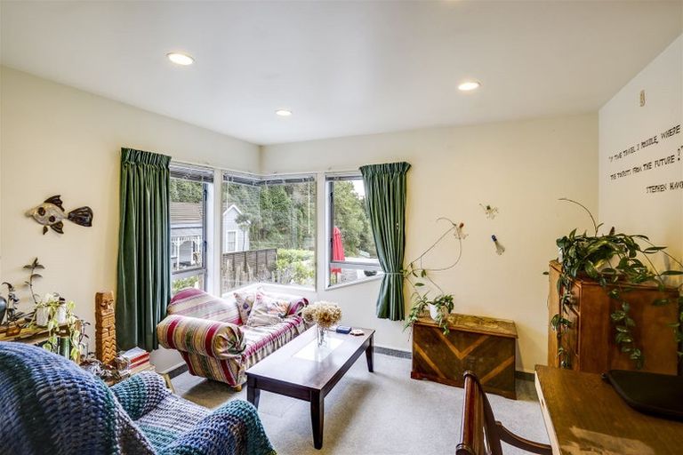 Photo of property in 135 Milton Road, Bluff Hill, Napier, 4110