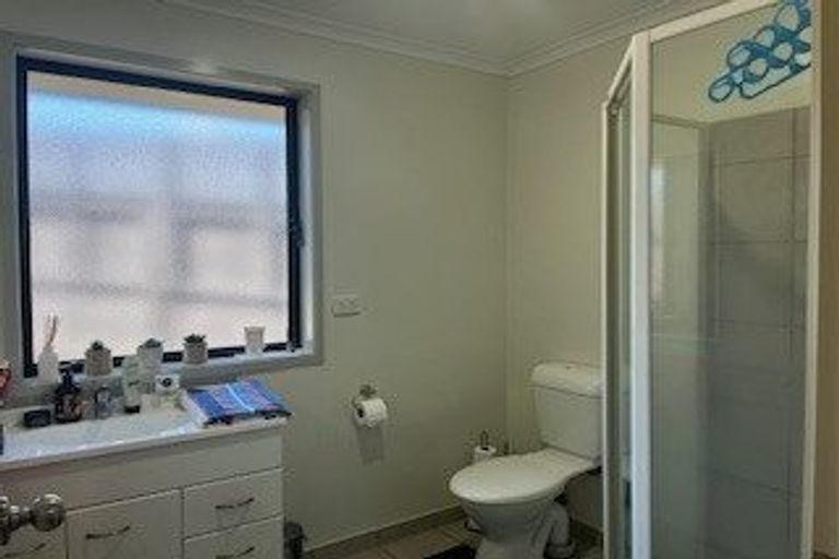 Photo of property in 2 Amsterdam Place, Avondale, Auckland, 0600