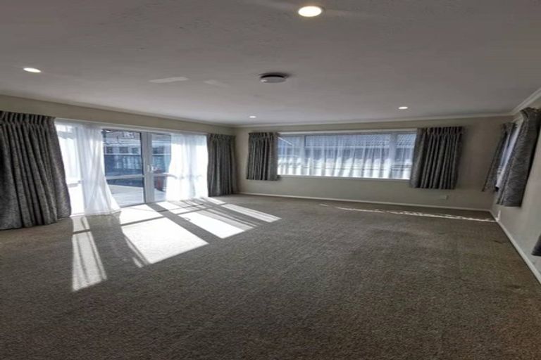 Photo of property in 2/11 Manor Place, Bryndwr, Christchurch, 8053