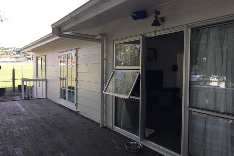 Photo of property in 1/22 Darnell Crescent, Clover Park, Auckland, 2019