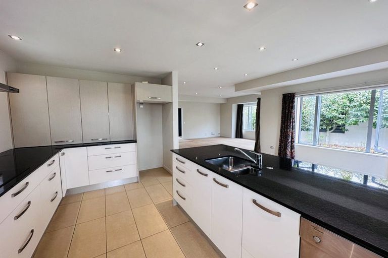 Photo of property in 70 Jeffreys Road, Fendalton, Christchurch, 8052