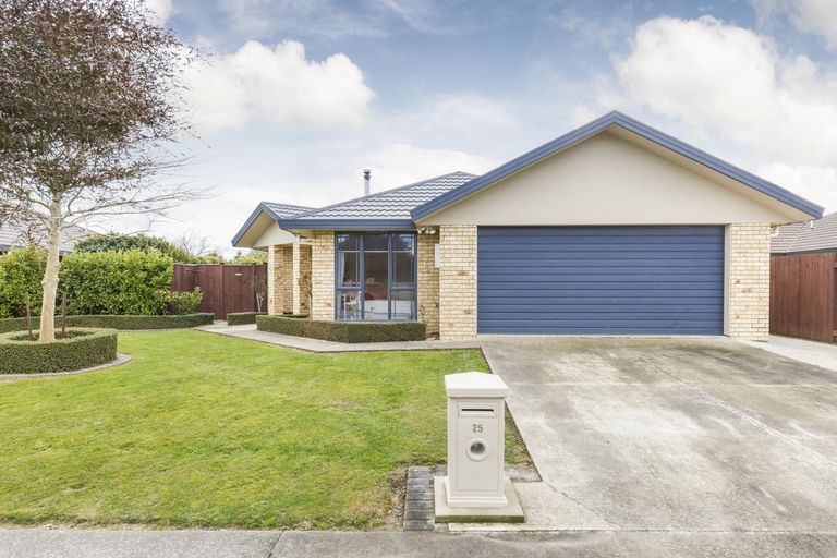 Photo of property in 25 Boston Parade, Kelvin Grove, Palmerston North, 4414