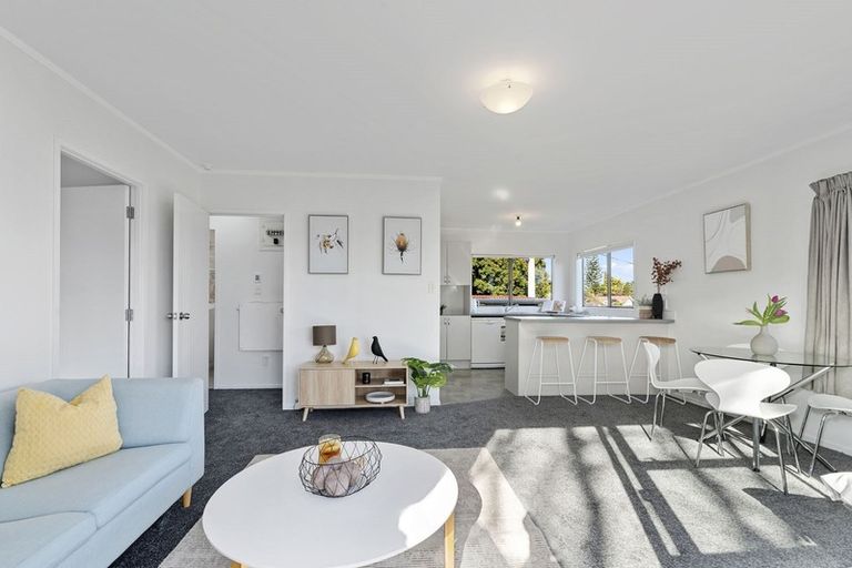 Photo of property in 4/448 Glenfield Road, Glenfield, Auckland, 0629