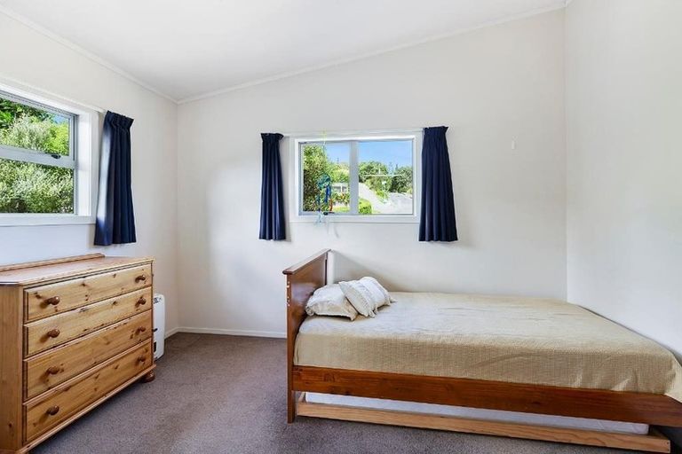Photo of property in 1a Cecil Road, Tawa, Wellington, 5028