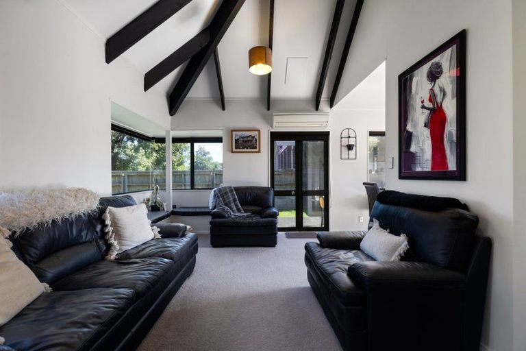Photo of property in 16 Gladys Place, Kelvin Grove, Palmerston North, 4414