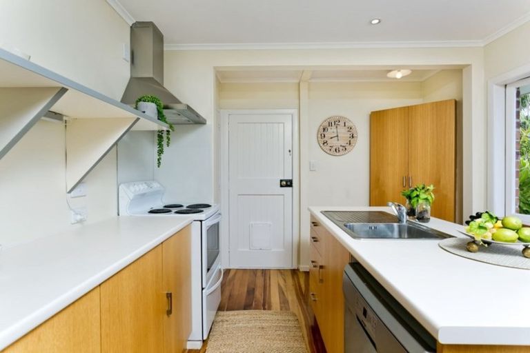 Photo of property in 2/22 Hart Road, Hauraki, Auckland, 0622