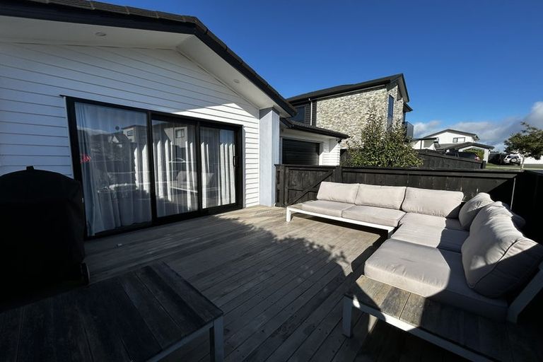 Photo of property in 33 Makete Crescent, Hobsonville, Auckland, 0618