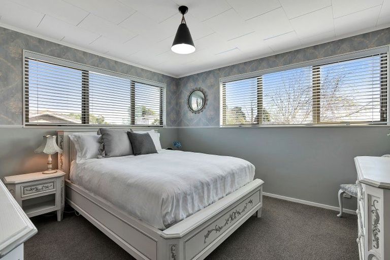 Photo of property in 11 Leatham Avenue, Strandon, New Plymouth, 4312
