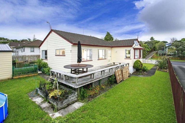 Photo of property in 37 Meadowood Drive, Unsworth Heights, Auckland, 0632