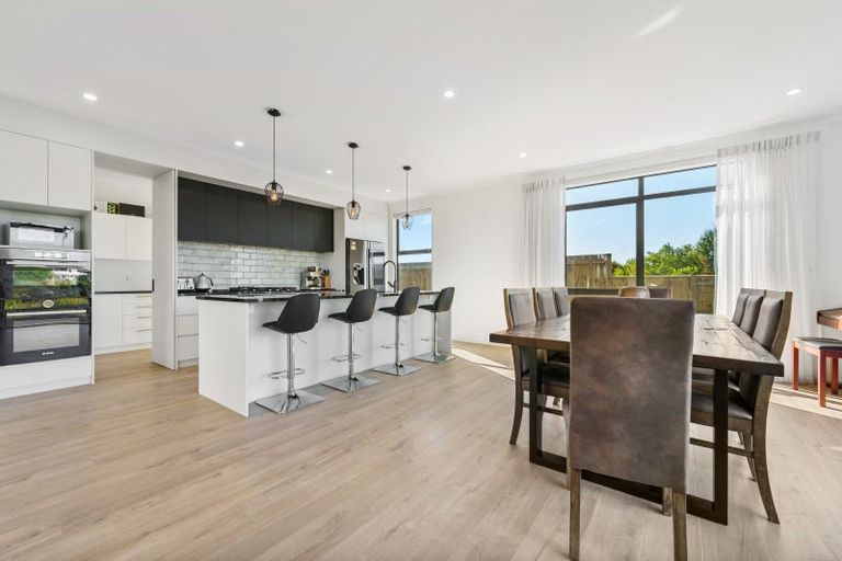 Photo of property in 67 Vaucluse Heights, Fitzherbert, Palmerston North, 4410