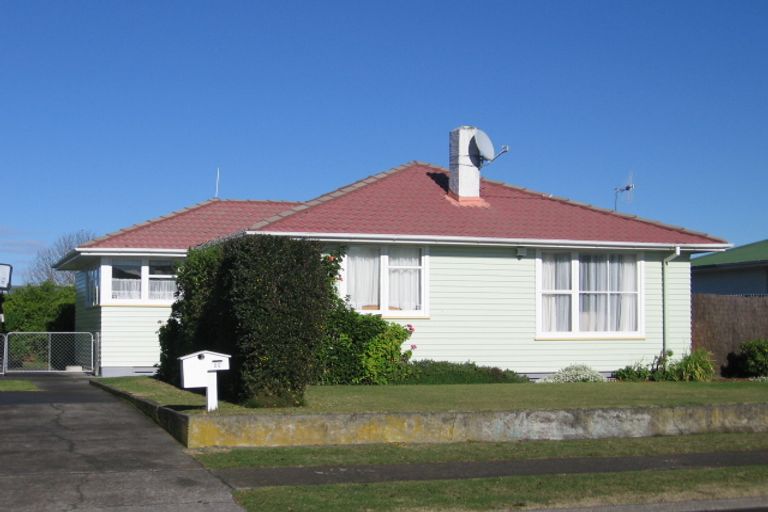 Photo of property in 28 Curling Crescent, Onekawa, Napier, 4110