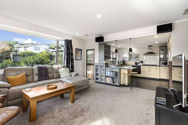 Photo of property in 32 Kinloch Place, Papakowhai, Porirua, 5024