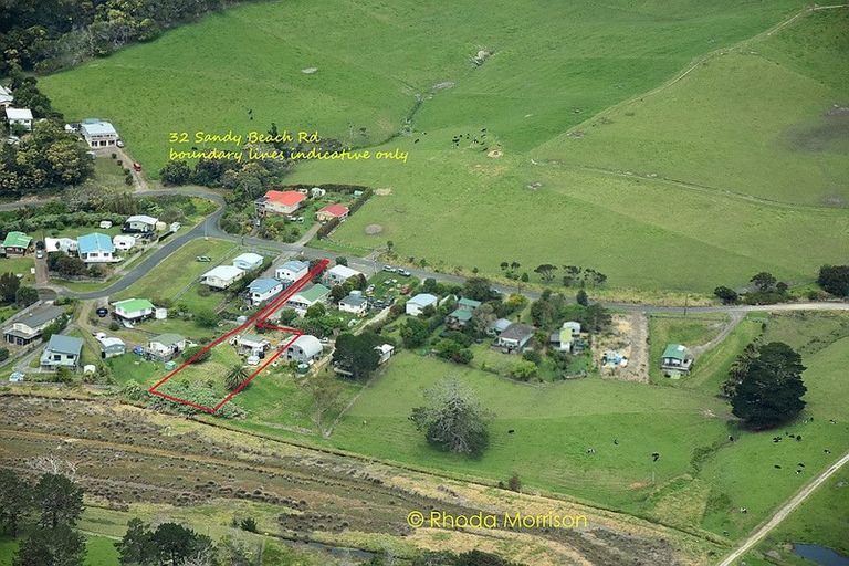 Photo of property in 32 Sandy Beach Road, Tinopai, 0593