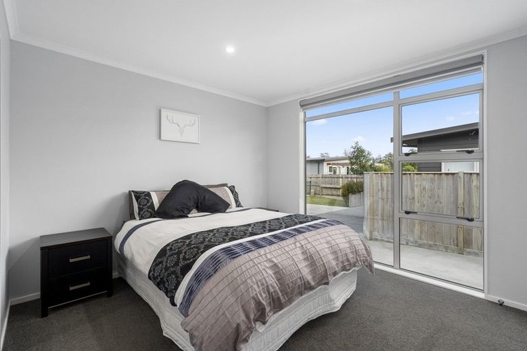 Photo of property in 58 Exeter Crescent, Takaro, Palmerston North, 4412