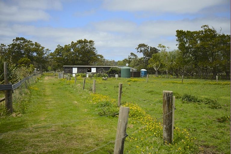 Photo of property in 37 Te Pua School Road, Helensville, 0875